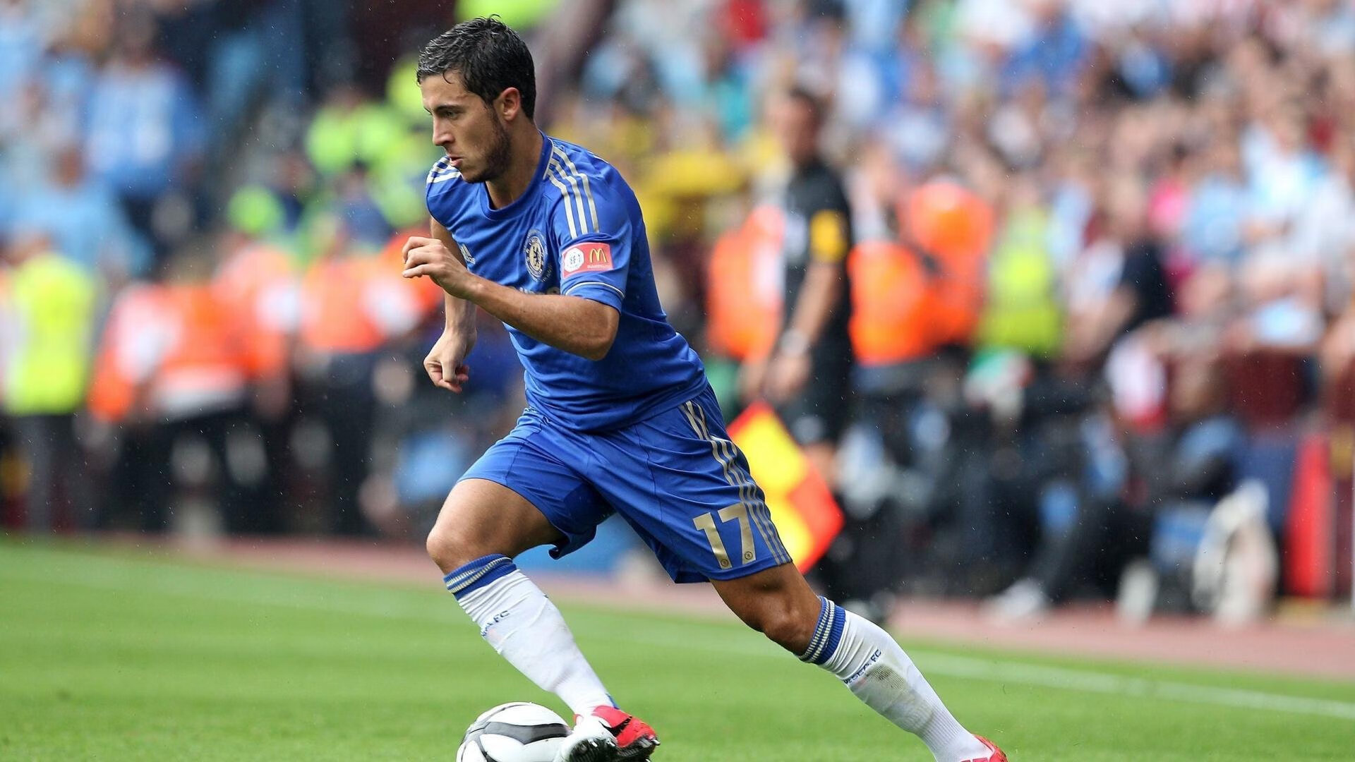 开云体育视频直播-球场荣耀的瞬间：赛后最佳球员的荣耀与责任